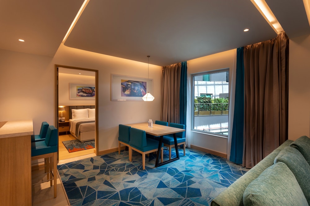 holiday inn express and suites bengaluru old madras road