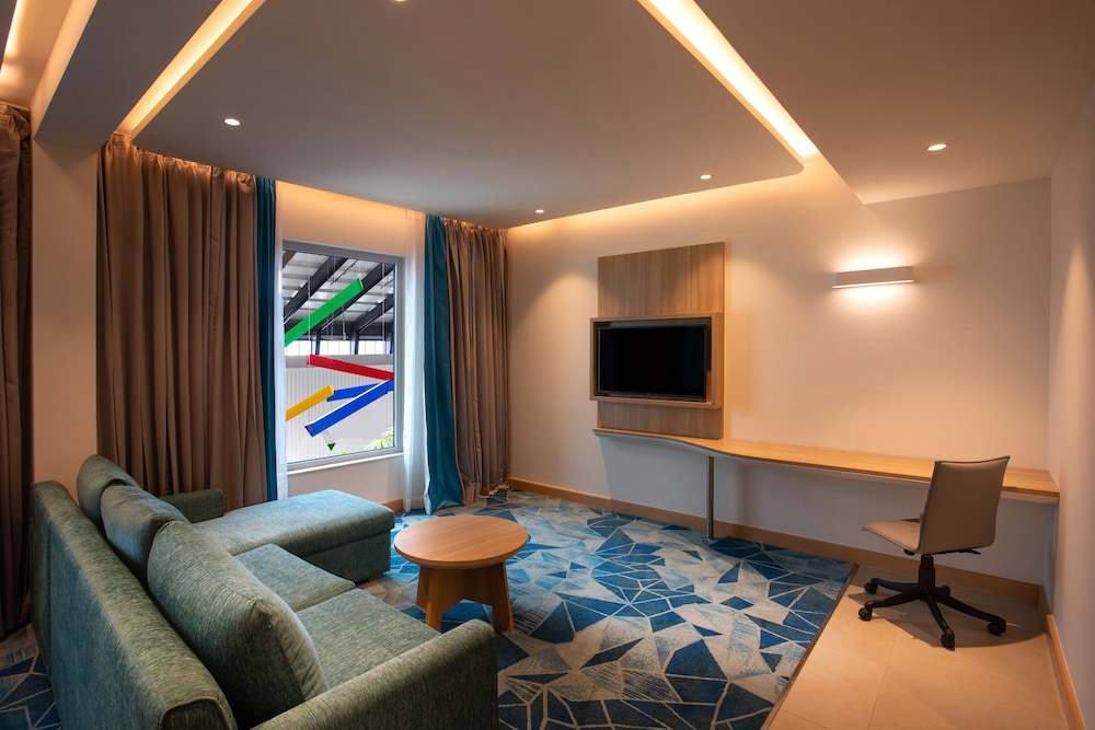 holiday inn express and suites bengaluru old madras road