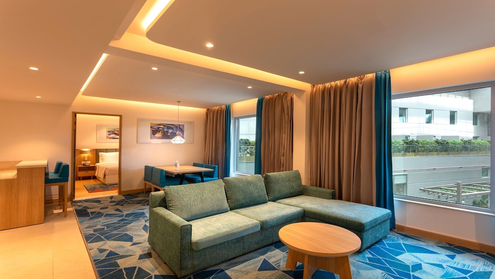 holiday inn express and suites bengaluru old madras road