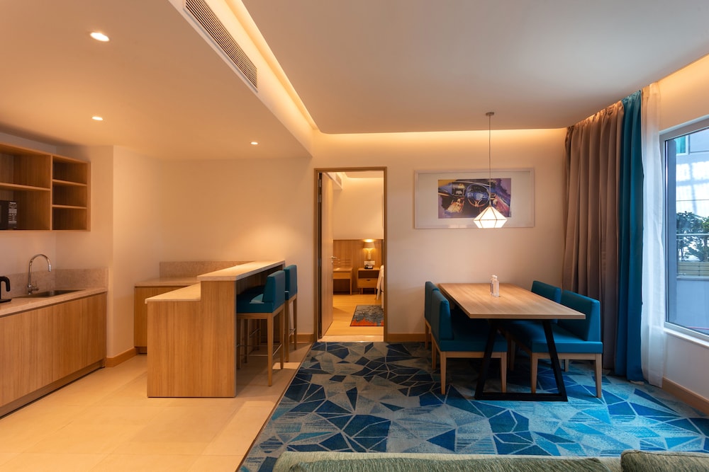 holiday inn express and suites bengaluru old madras road