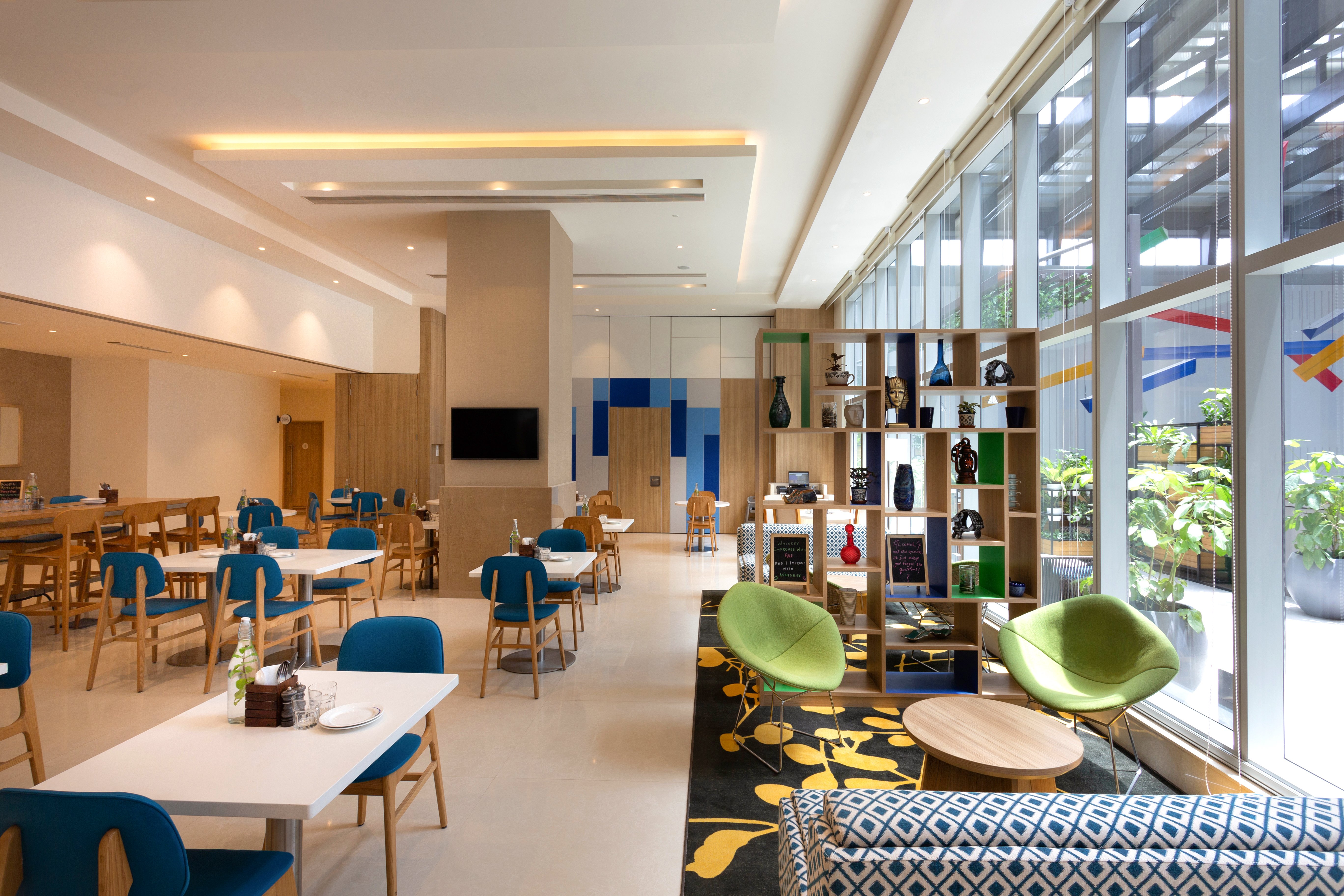 holiday inn express and suites bengaluru old madras road