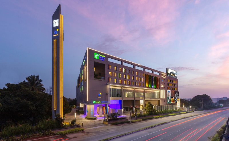 holiday inn express and suites bengaluru old madras road