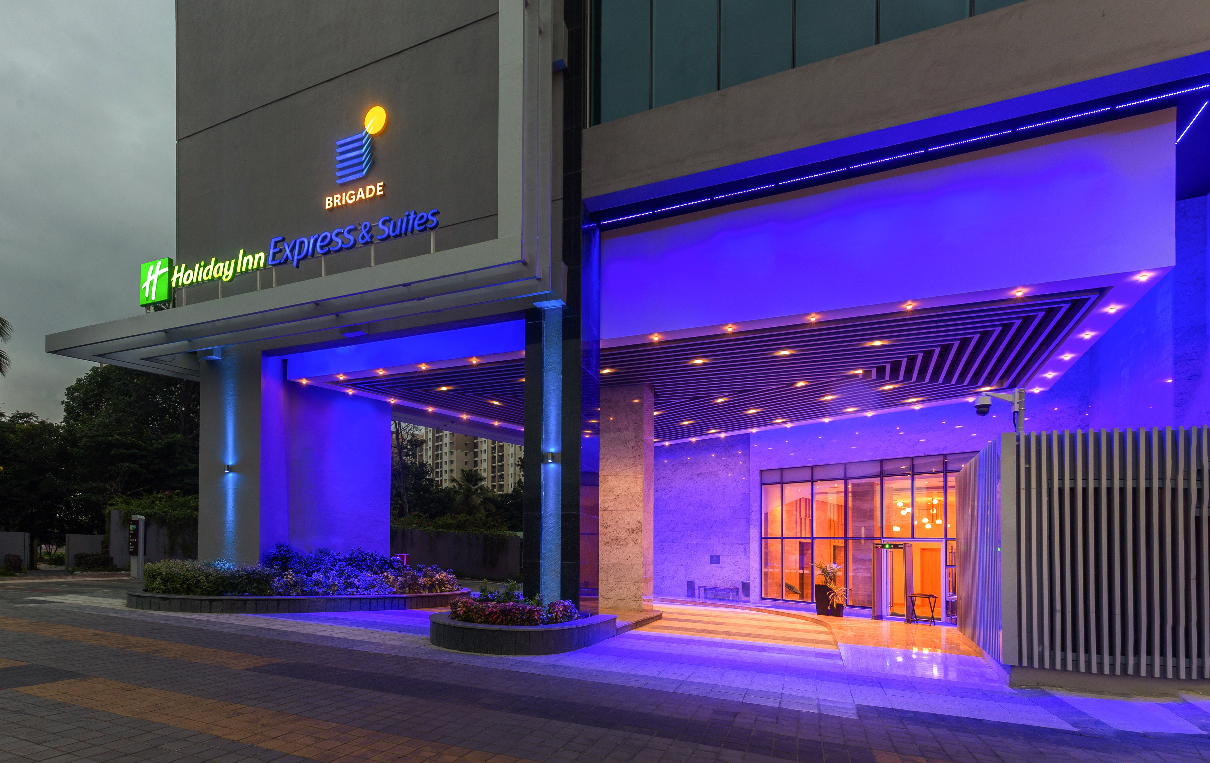 holiday inn express and suites bengaluru old madras road