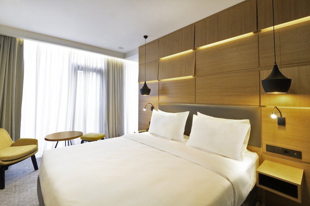 holiday inn yerevan republic square an ihg hotel