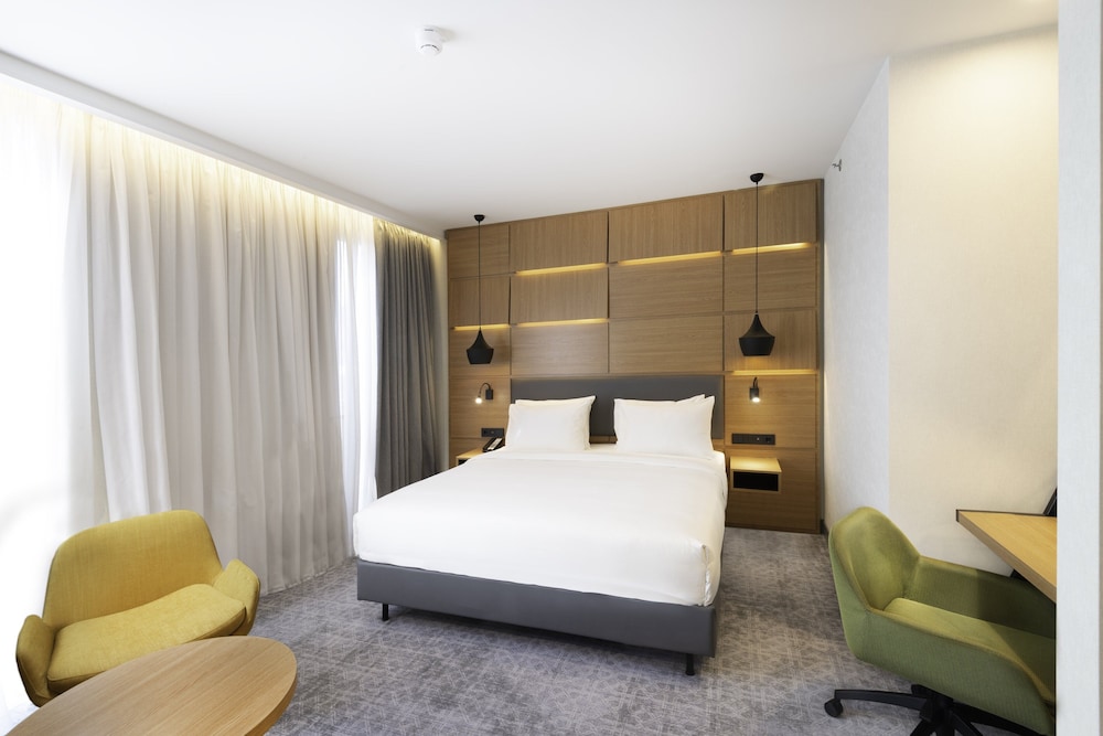 holiday inn yerevan republic square an ihg hotel
