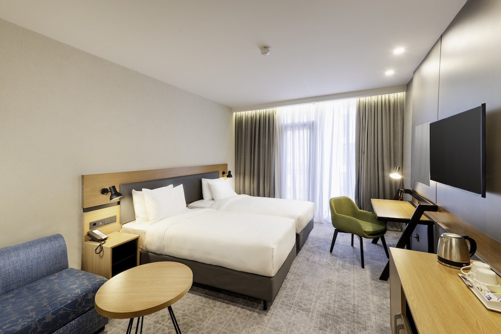 holiday inn yerevan republic square an ihg hotel