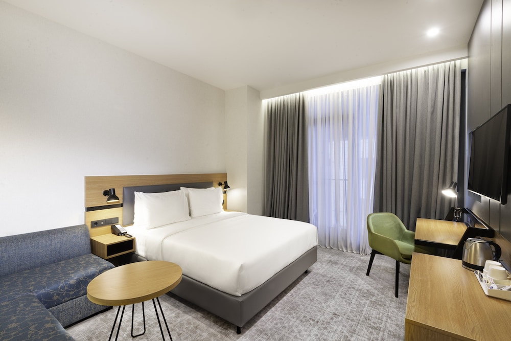 holiday inn yerevan republic square an ihg hotel