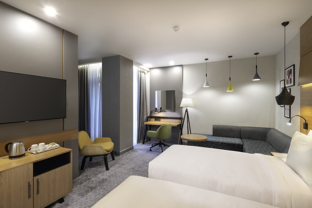 holiday inn yerevan republic square an ihg hotel