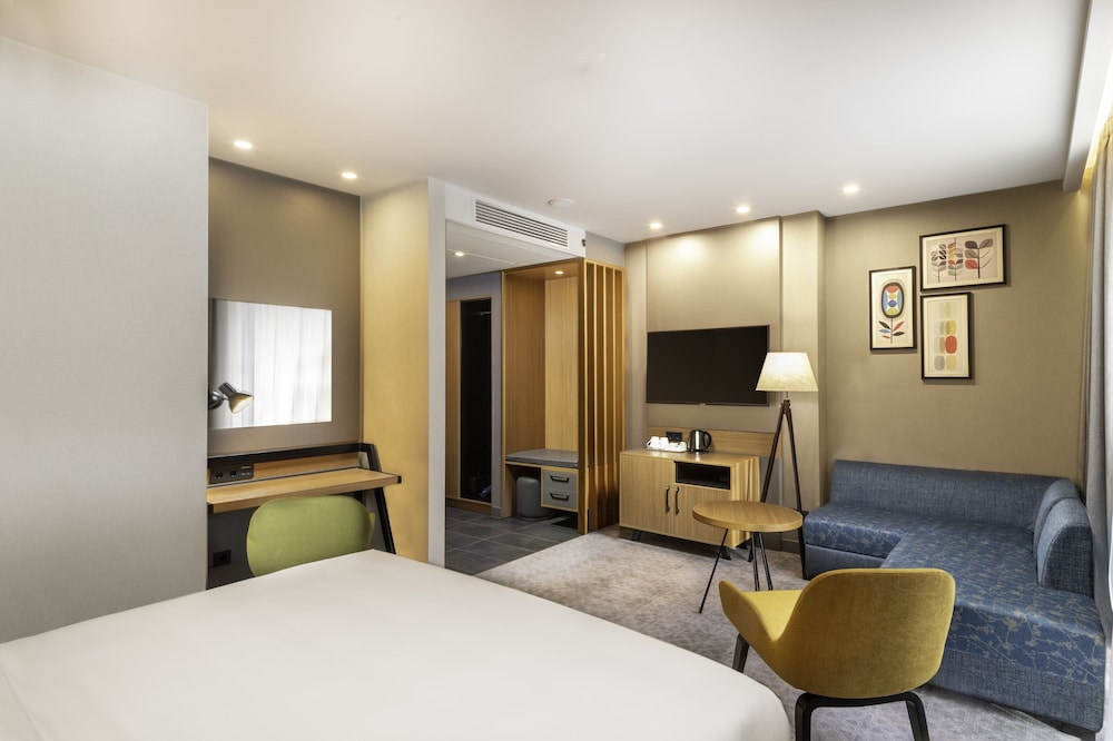 holiday inn yerevan republic square an ihg hotel