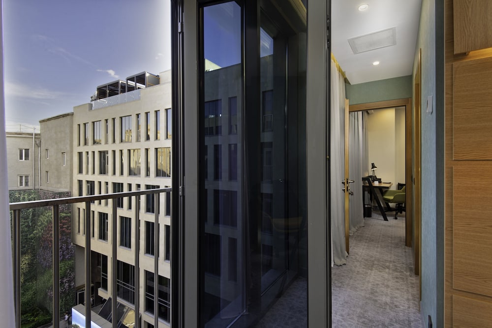 holiday inn yerevan republic square an ihg hotel