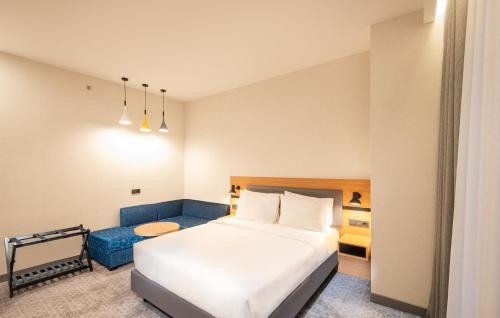 holiday inn yerevan republic square an ihg hotel