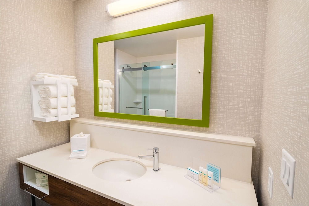 Hampton Inn & Suites Imperial Beach San Diego,Imperial Beach>>Chula Vista,3 star