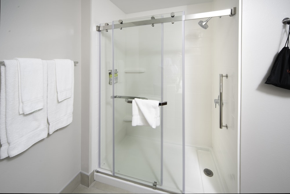 holiday inn express and suites fort myers airport
