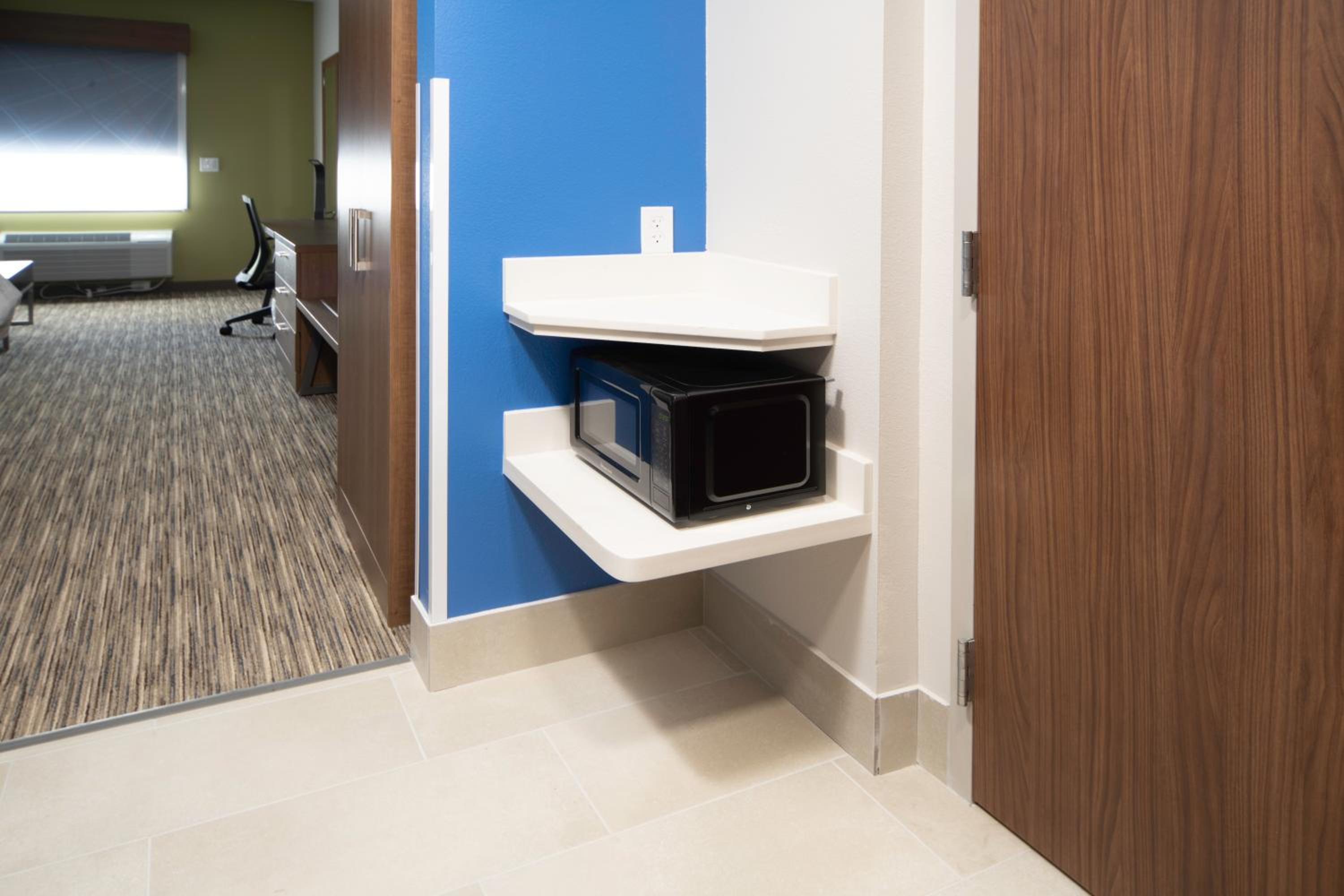 holiday inn express and suites fort myers airport