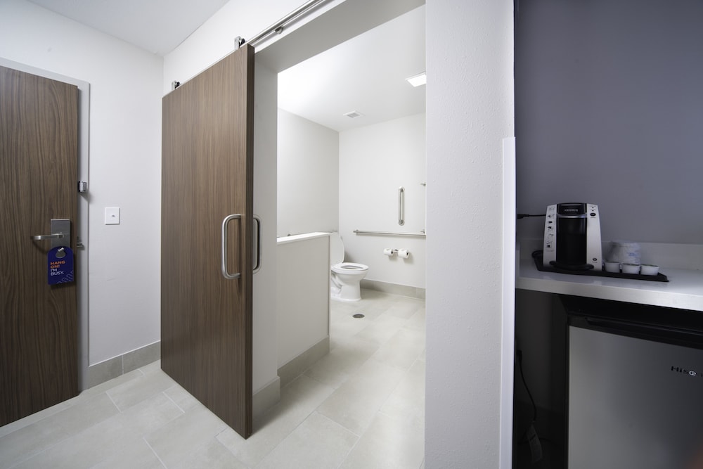 holiday inn express and suites fort myers airport