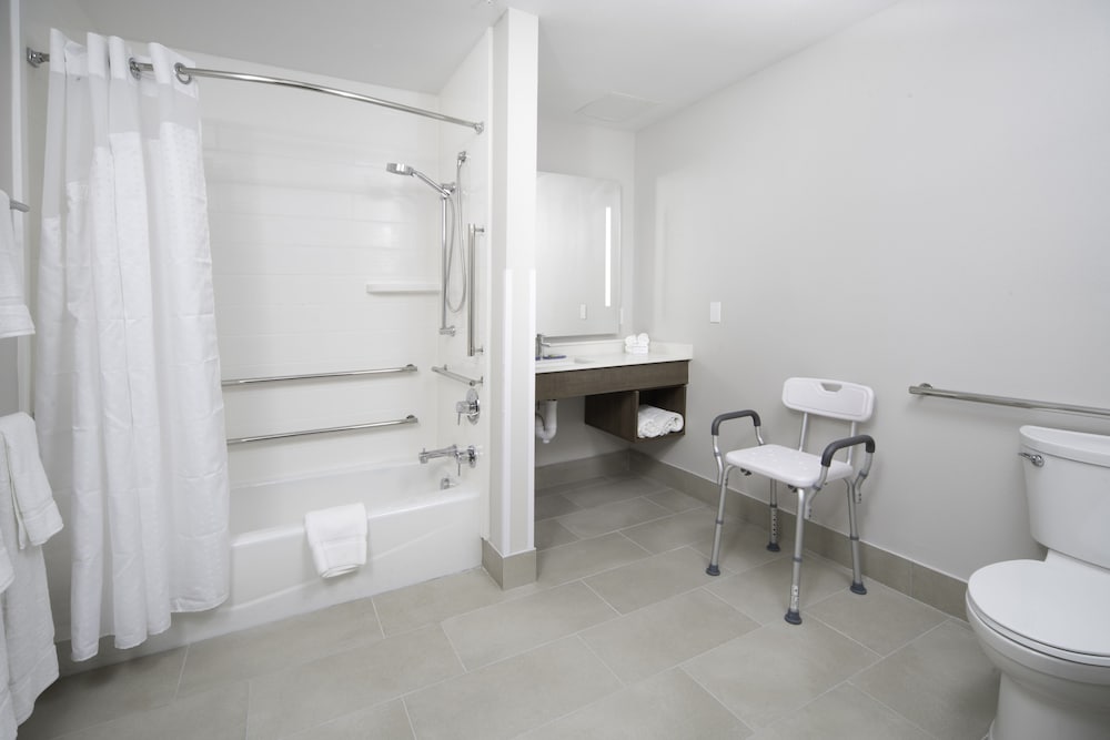 holiday inn express and suites fort myers airport