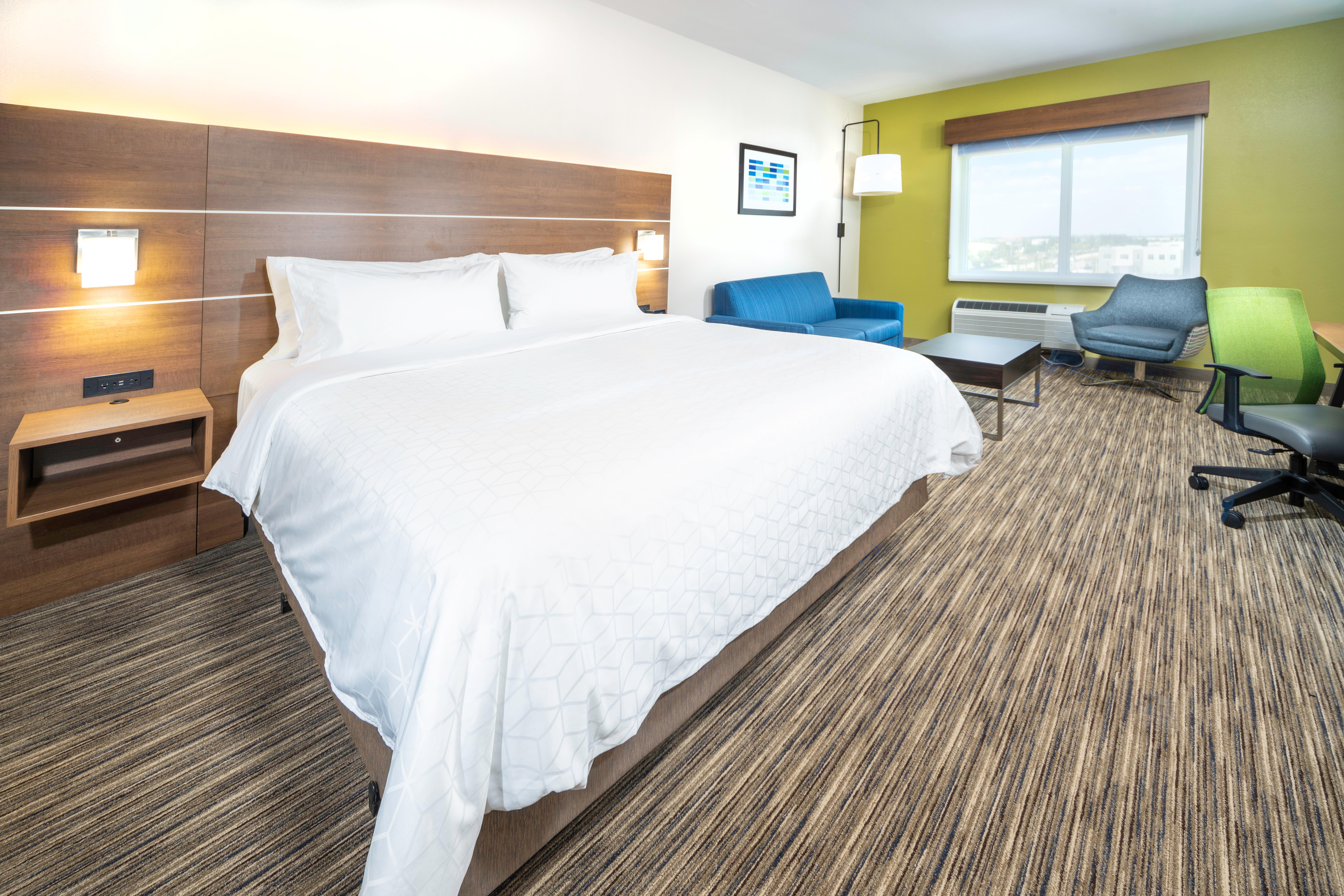 holiday inn express and suites fort myers airport