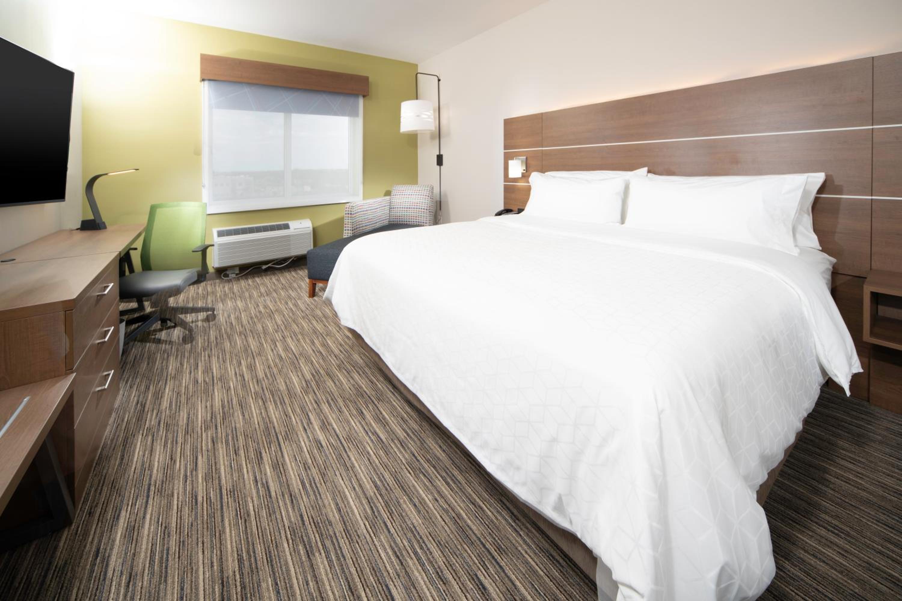 holiday inn express and suites fort myers airport
