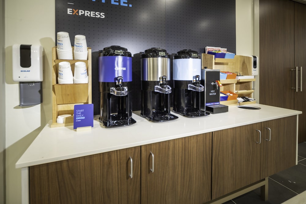 holiday inn express and suites fort myers airport