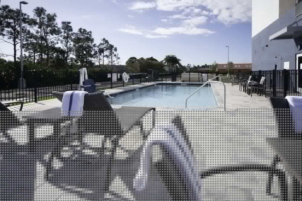 holiday inn express and suites fort myers airport