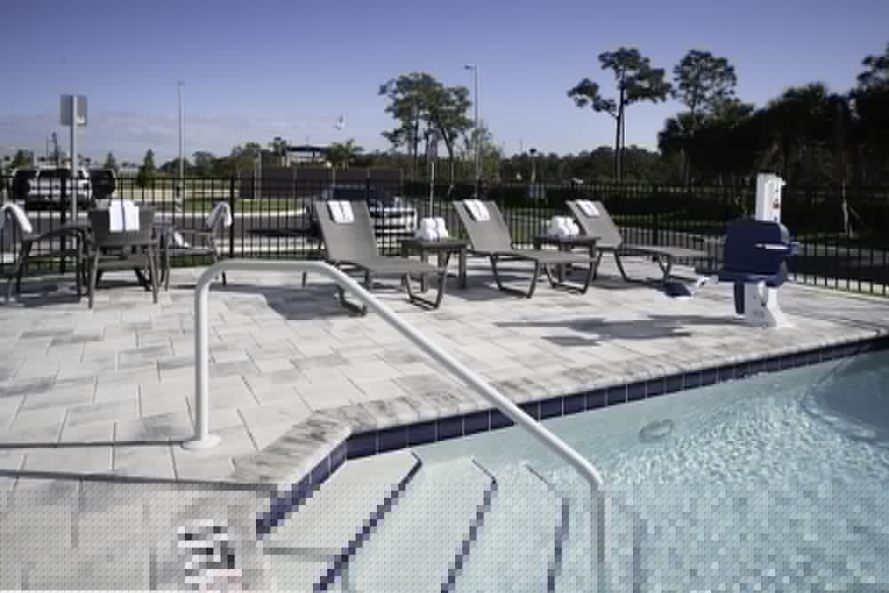 holiday inn express and suites fort myers airport