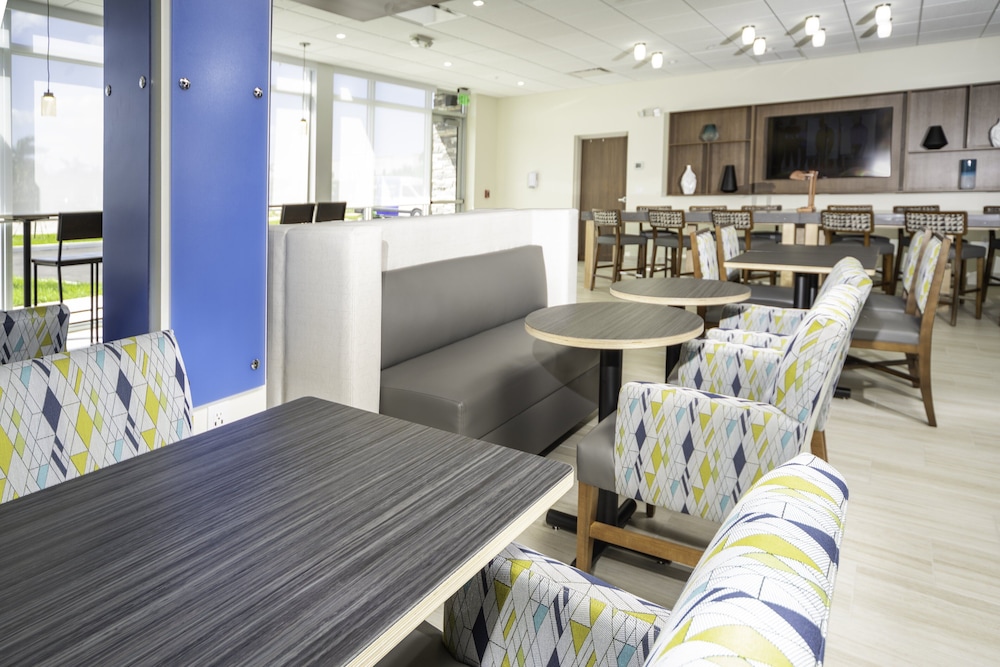 holiday inn express and suites fort myers airport