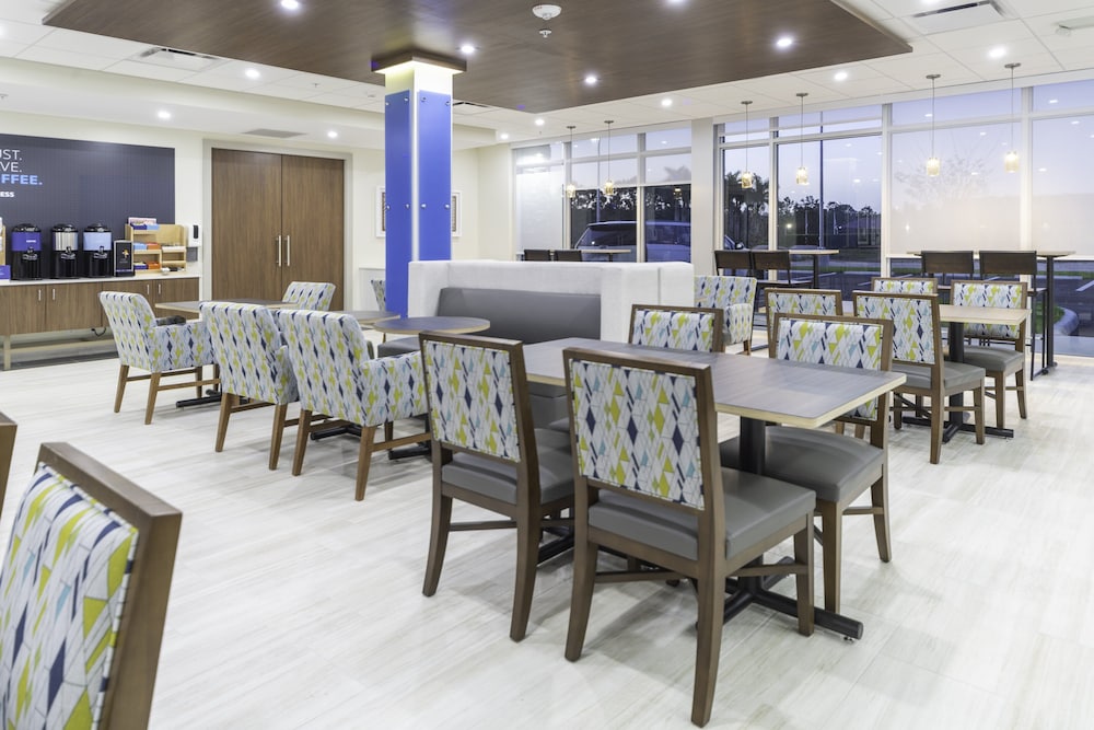 holiday inn express and suites fort myers airport