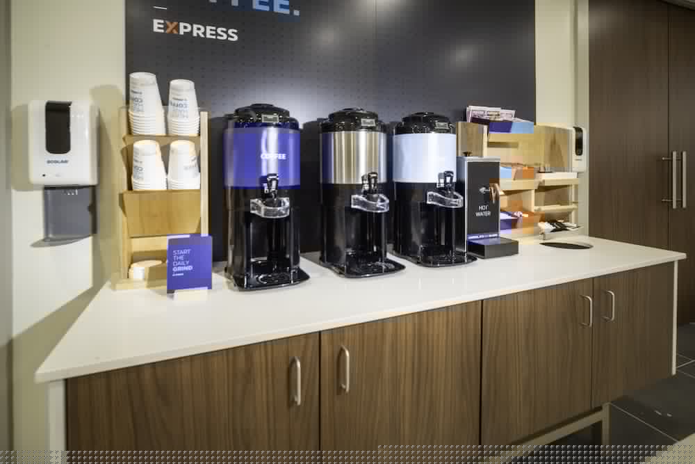 holiday inn express and suites fort myers airport