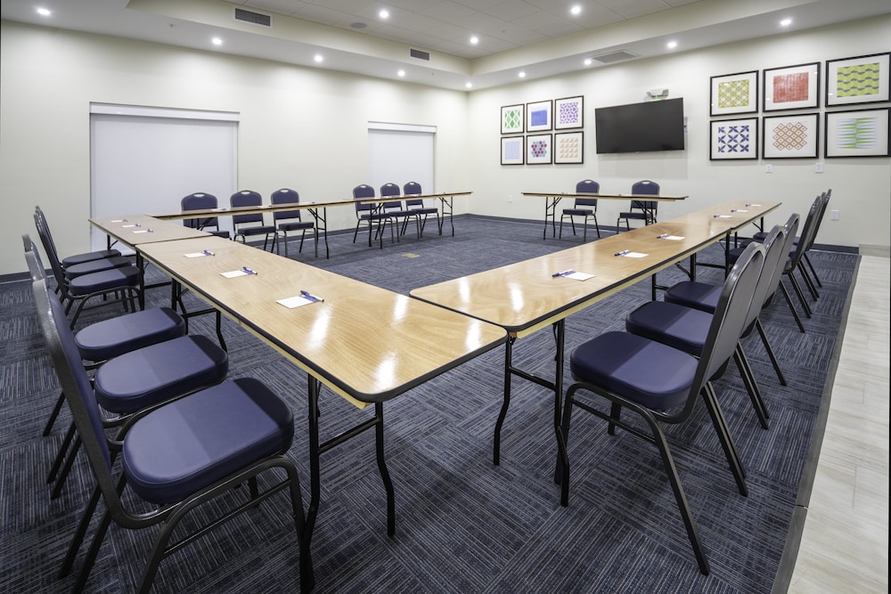 holiday inn express and suites fort myers airport