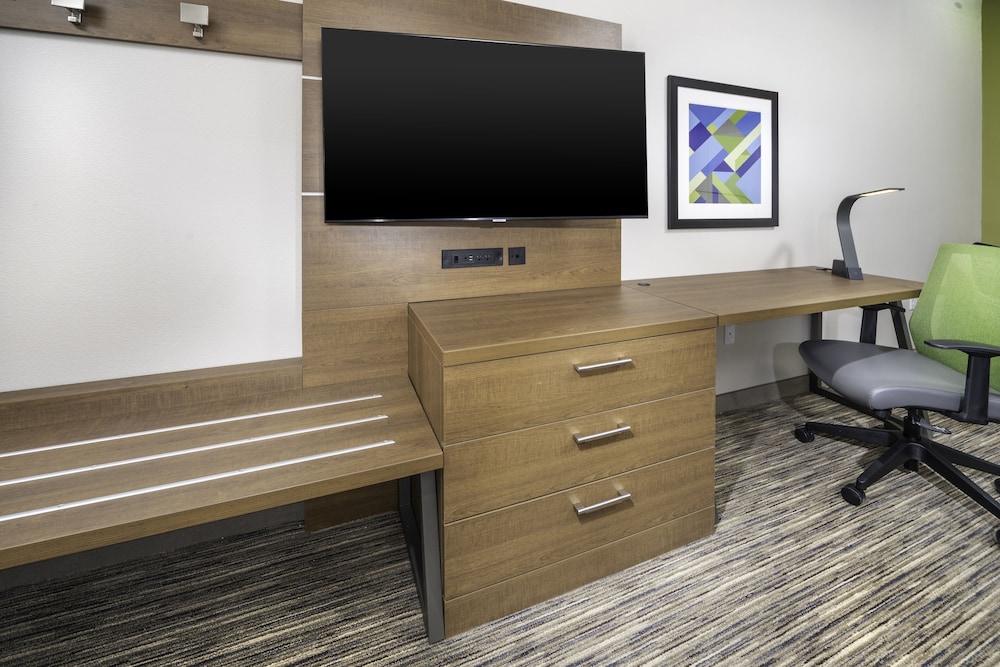holiday inn express and suites fort myers airport