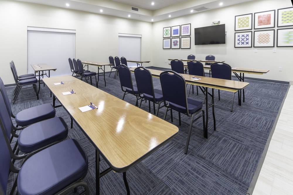 holiday inn express and suites fort myers airport