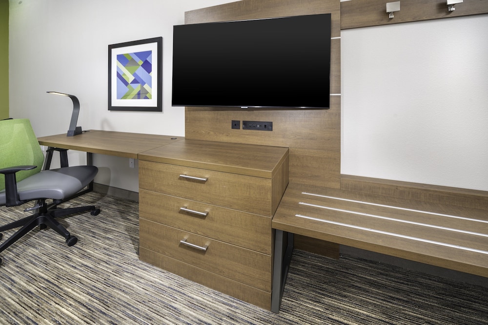 holiday inn express and suites fort myers airport
