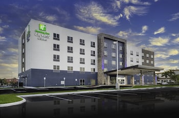 Holiday Inn Express And Suites Fort Myers Airport,Fort Myers Beach>>Fort Myers,2.5 star