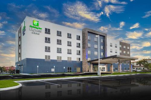 holiday inn express and suites fort myers airport