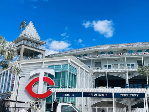 holiday inn express and suites fort myers airport