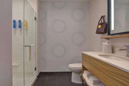 tru by hilton st petersburg downtown central ave fl