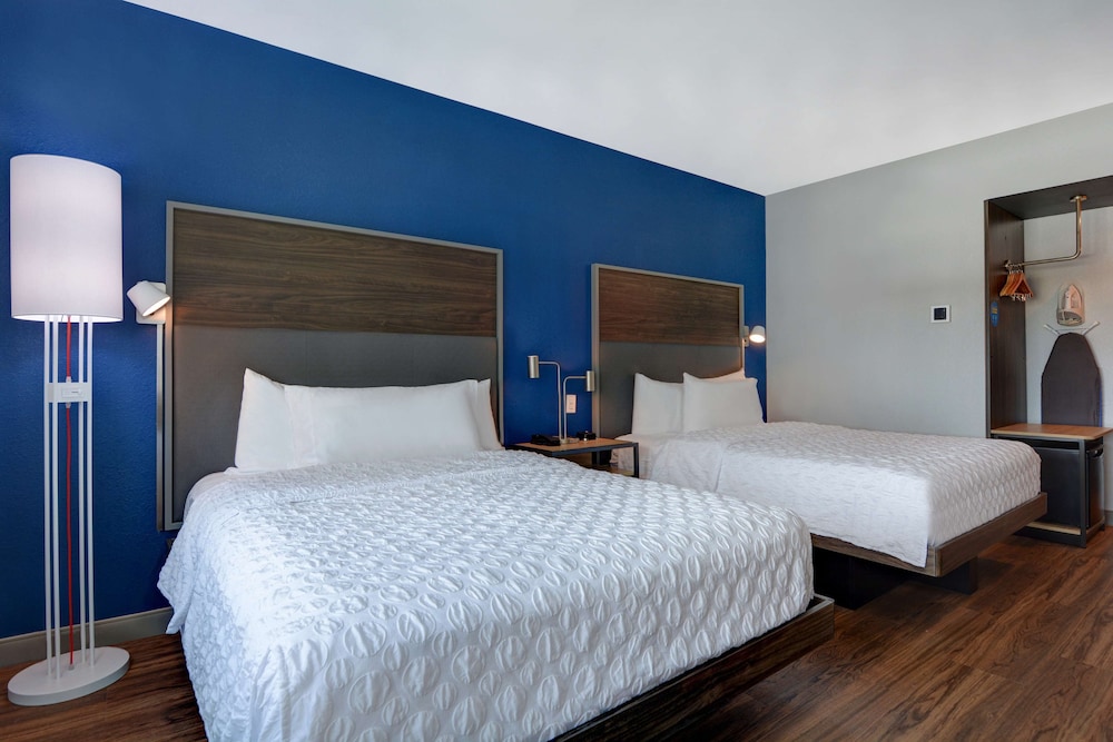 tru by hilton st petersburg downtown central ave fl