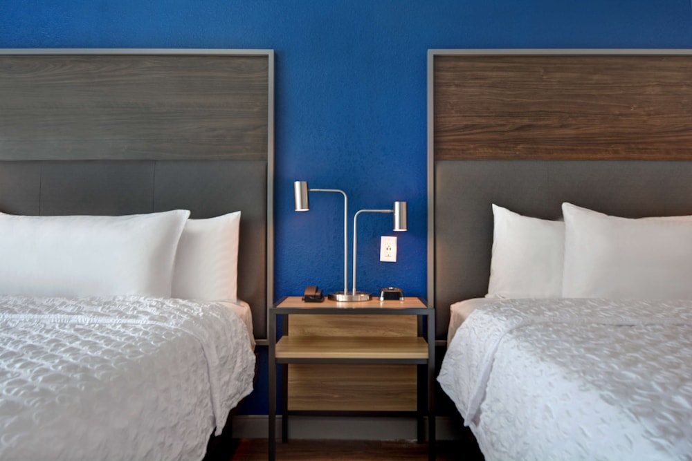 tru by hilton st petersburg downtown central ave fl