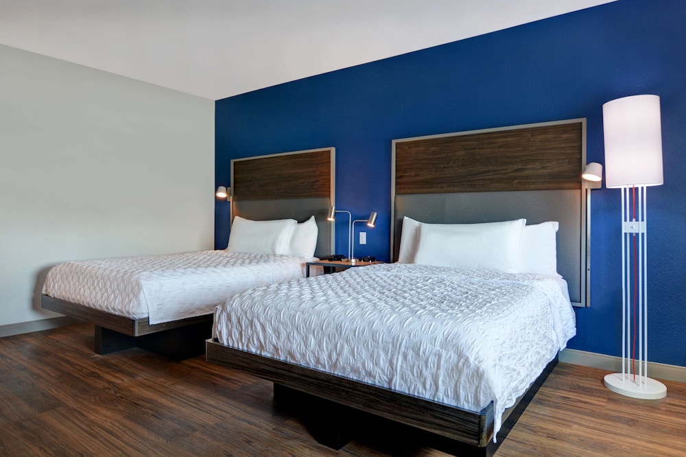 tru by hilton st petersburg downtown central ave fl