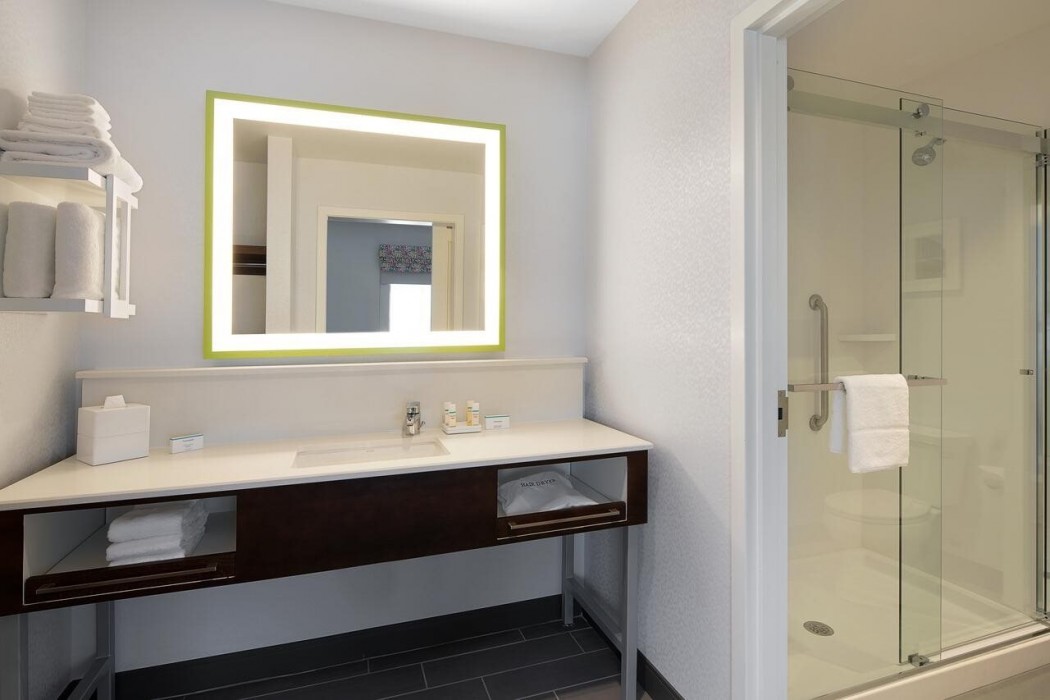 hampton inn and suites raleigh midtown