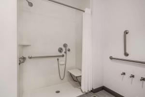 hampton inn and suites raleigh midtown