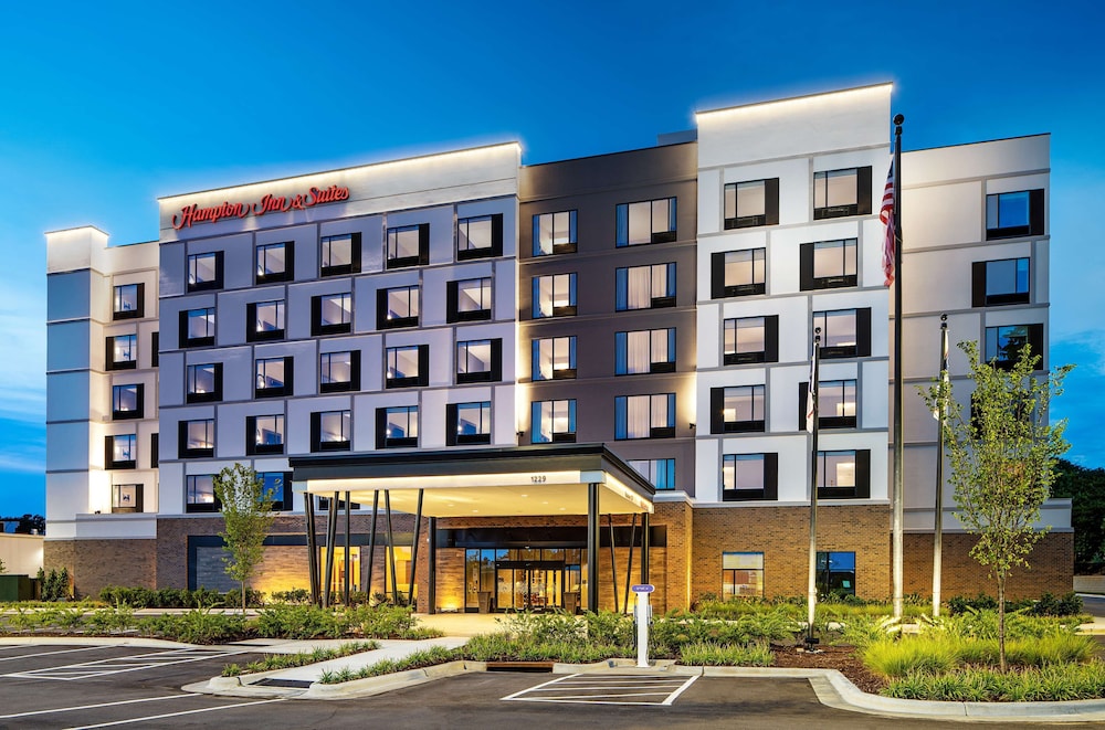 hampton inn and suites raleigh midtown