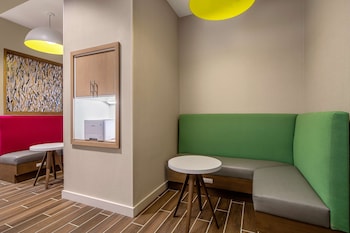 hampton inn and suites raleigh midtown