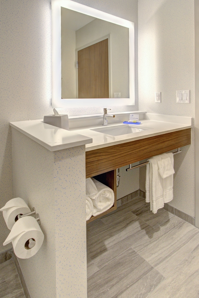 holiday inn express and suites charlotte southwest an ihg hotel