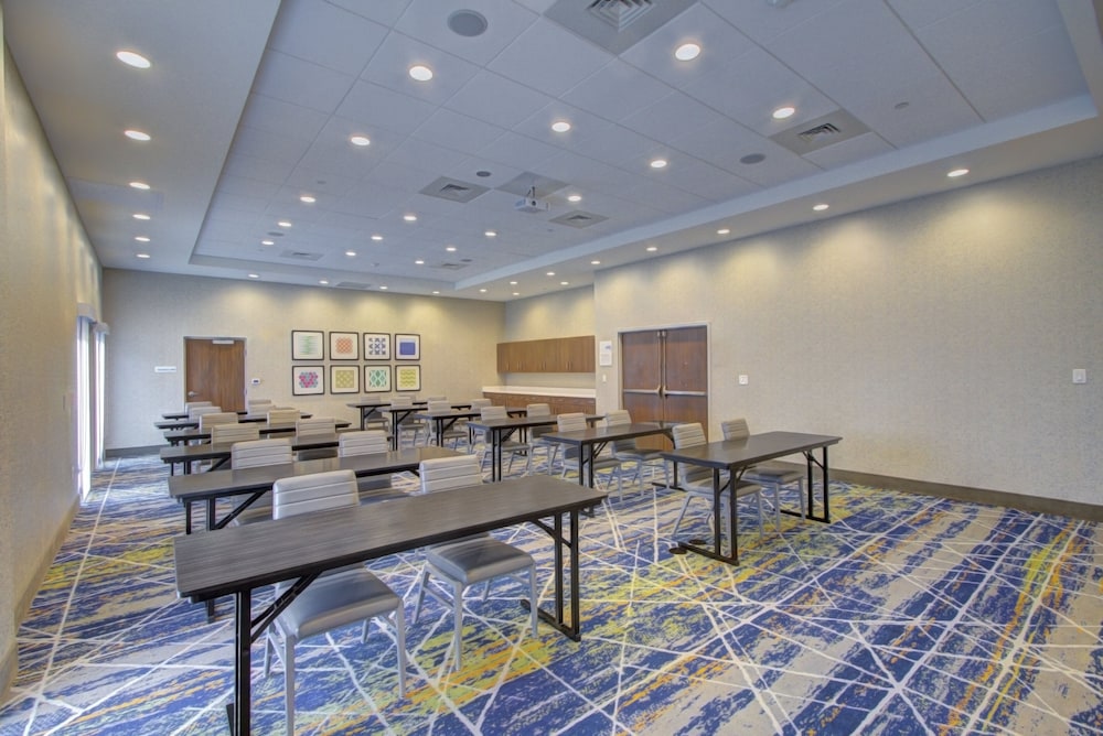 holiday inn express and suites charlotte southwest an ihg hotel