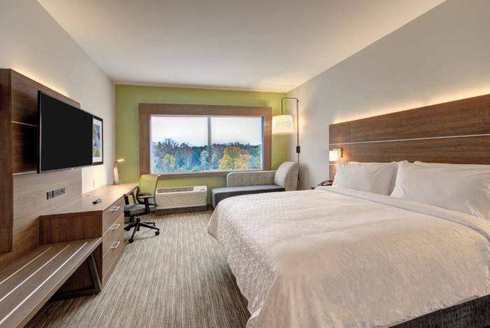 holiday inn express and suites charlotte southwest an ihg hotel