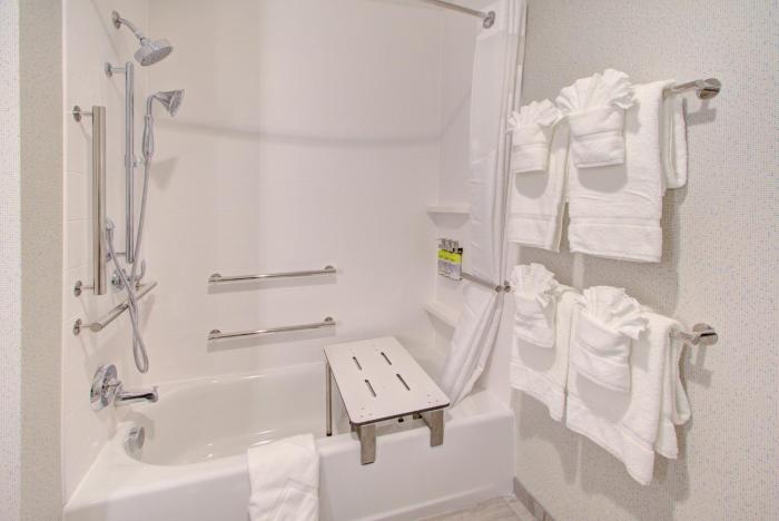 holiday inn express and suites charlotte southwest an ihg hotel