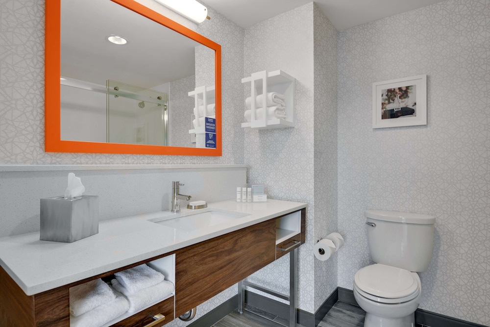 hampton inn salem boston