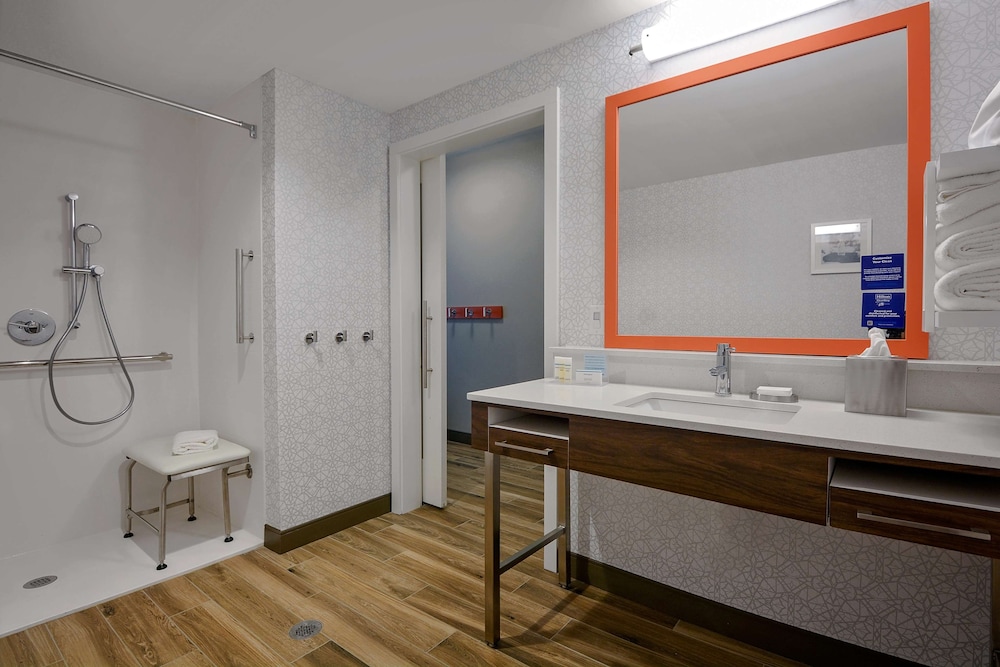 hampton inn salem boston