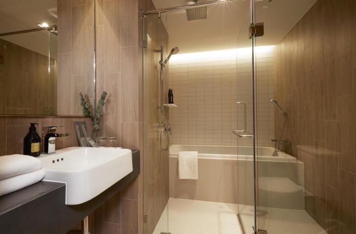 the quarter phromphong by uhg